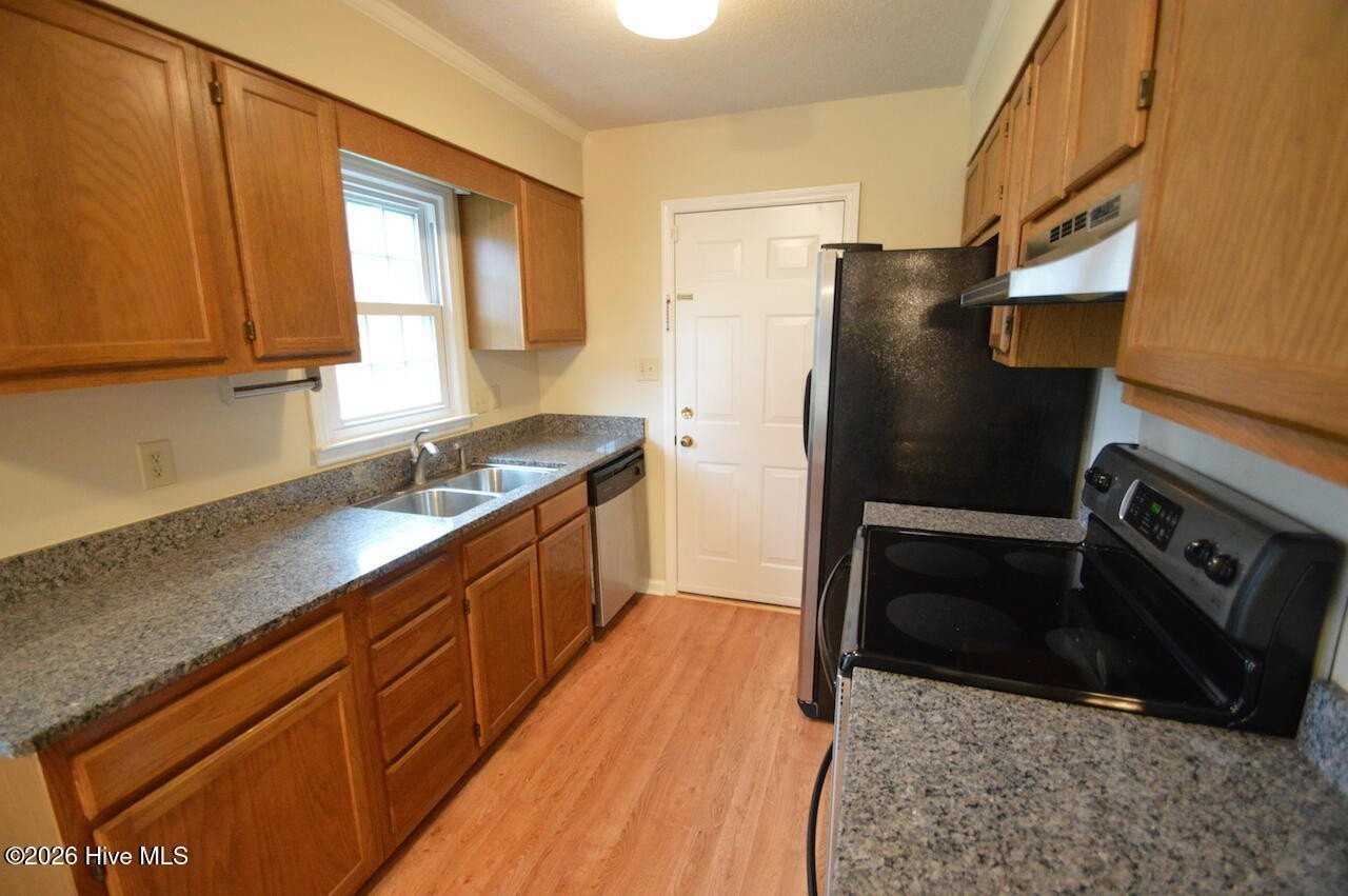 122 Carriage Dr - Photo 7 of 15