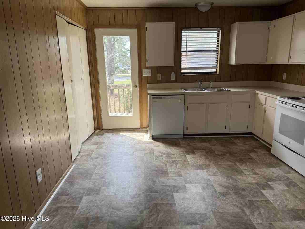 3809 Symi Cir Apt 7 - Photo 4 of 7