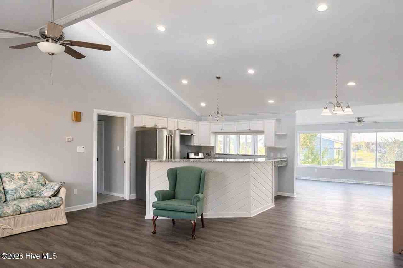 350 Country Club Ln - Photo 4 of 4