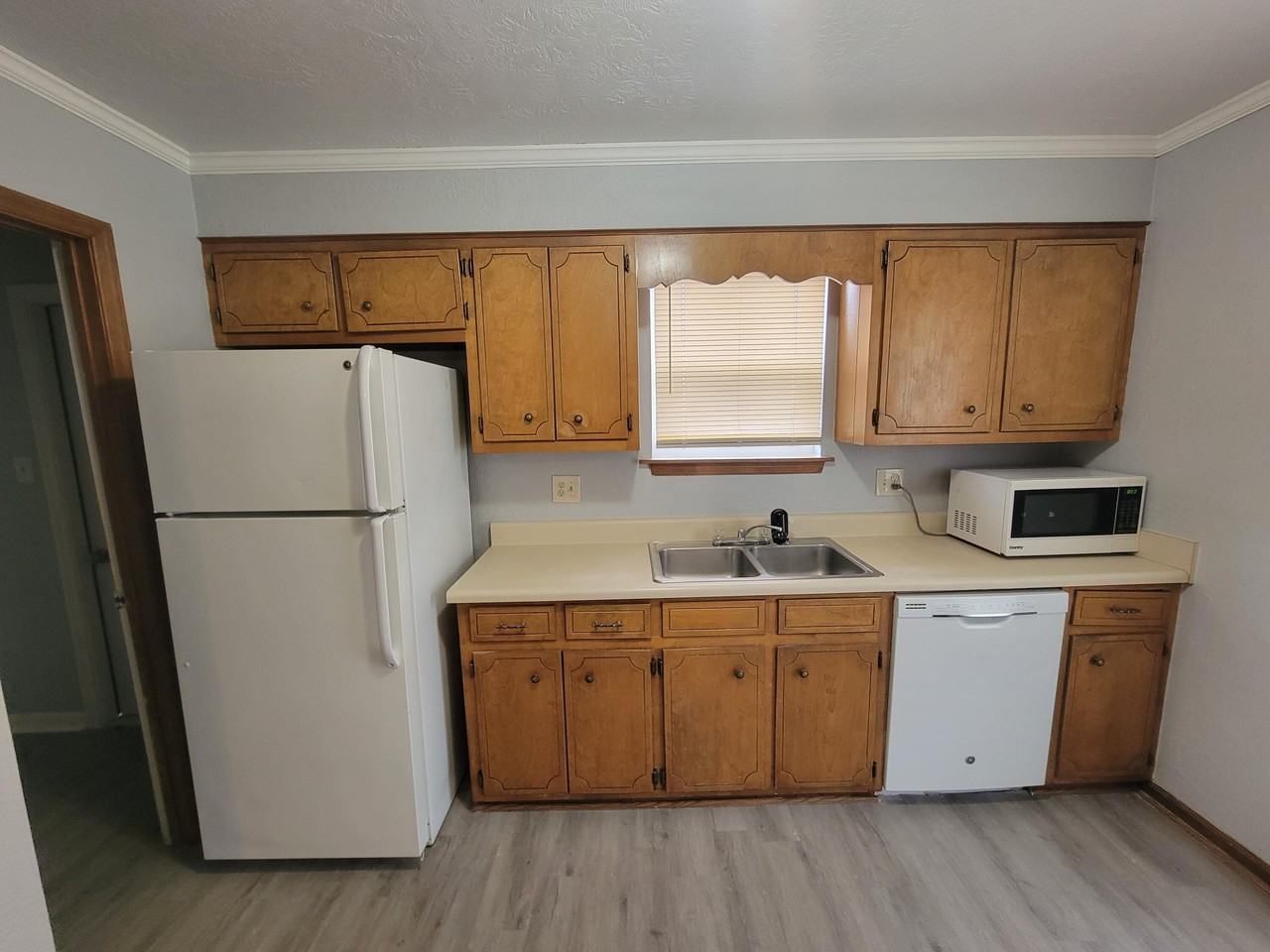 4536 Hillside Dr - Photo 6 of 21