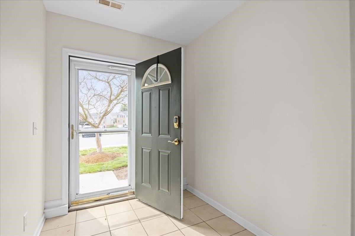 3043 Diamond Spring Ln - Photo 4 of 28