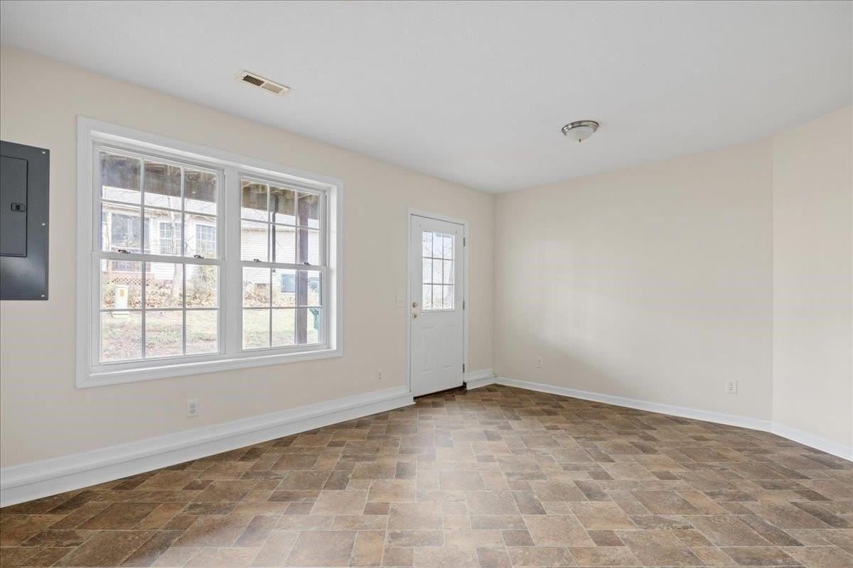 3043 Diamond Spring Ln - Photo 5 of 28