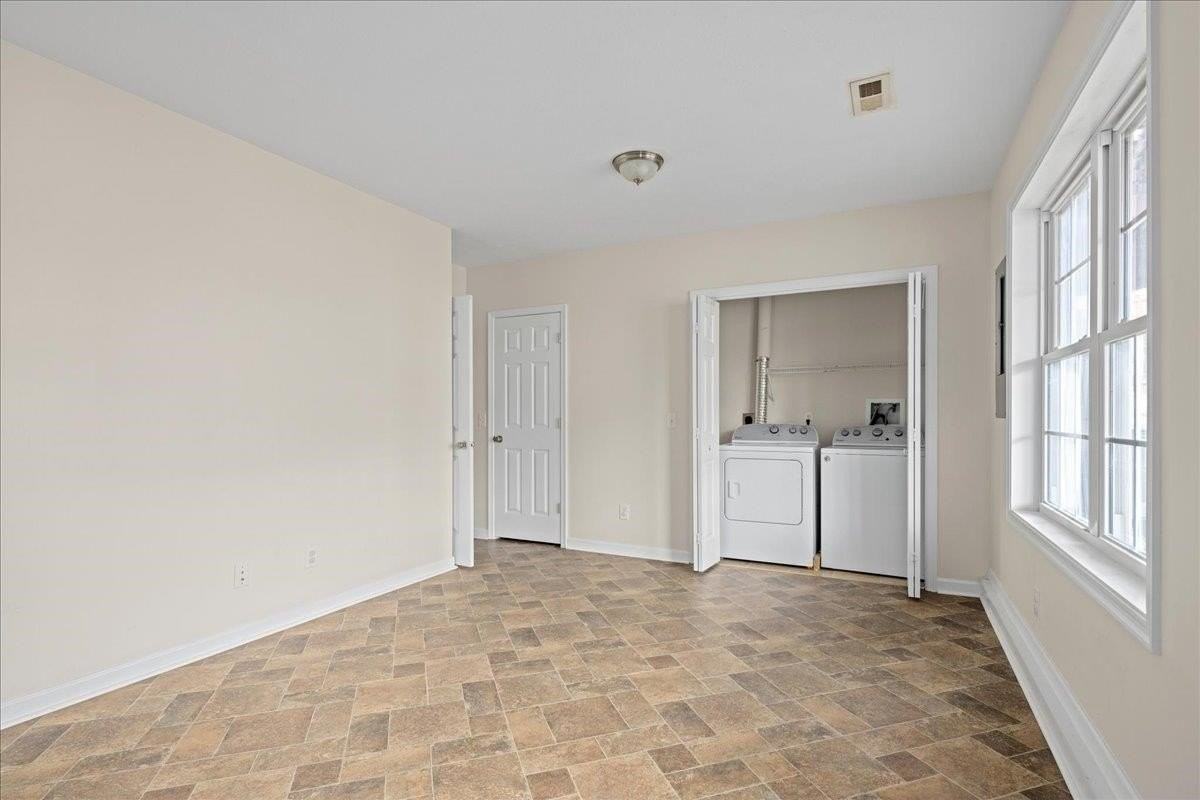 3043 Diamond Spring Ln - Photo 6 of 28