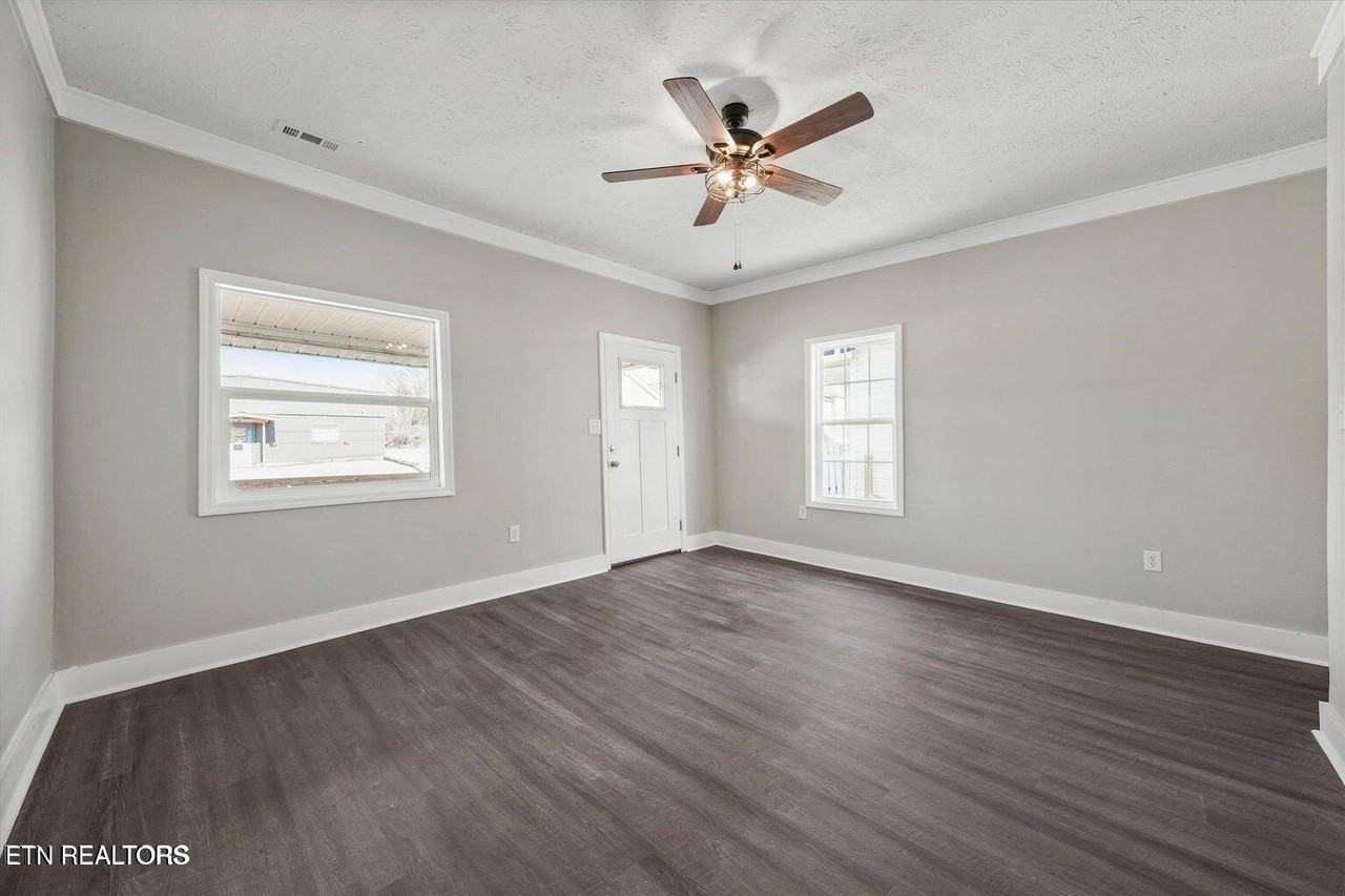 216 Dameron Ave - Photo 4 of 16