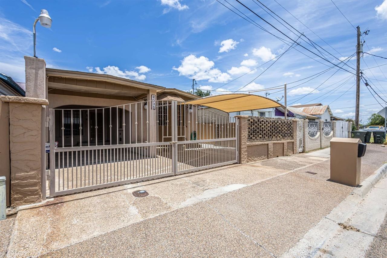 2006 Piedra China St - Photo 3 of 37