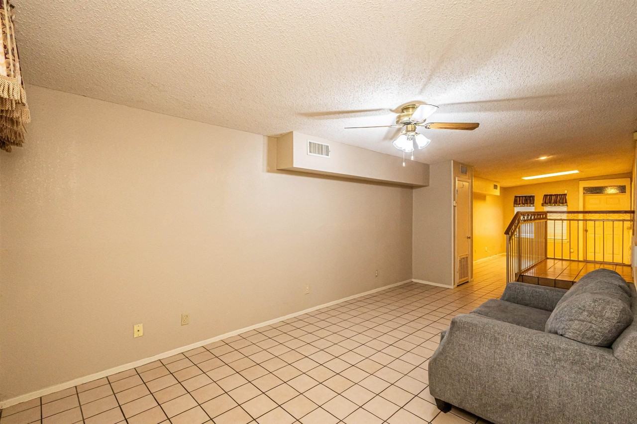 2006 Piedra China St - Photo 5 of 37