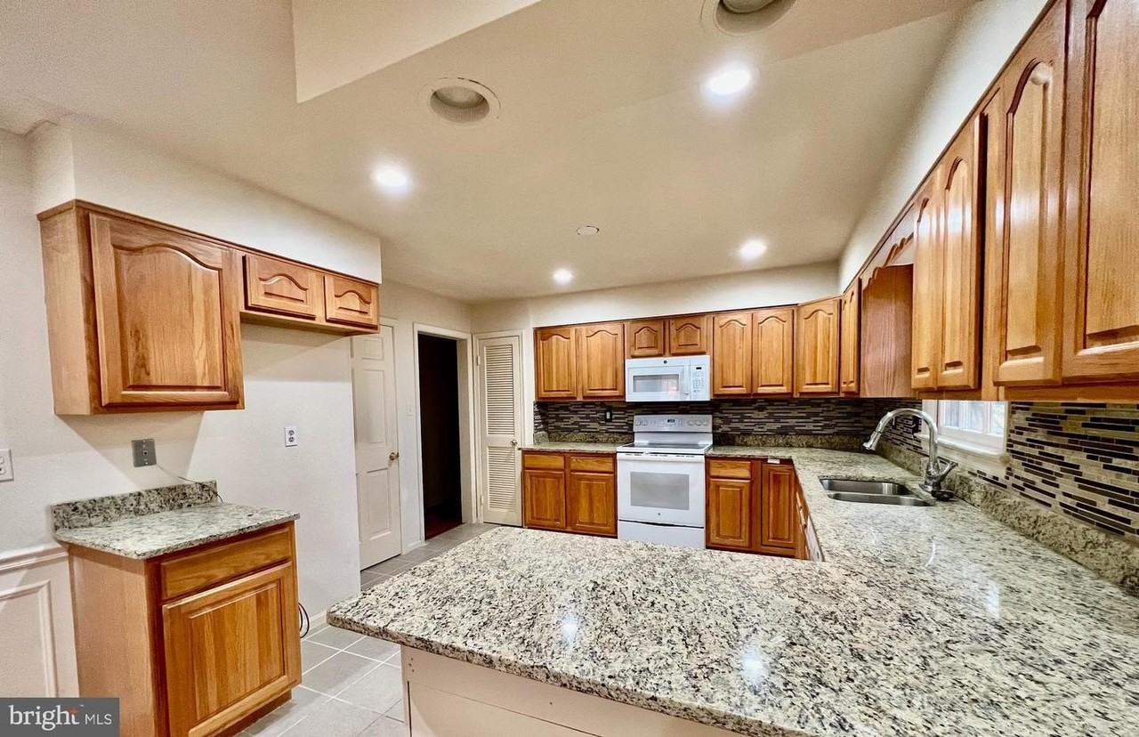 7510 Sanner Rd - Photo 4 of 26