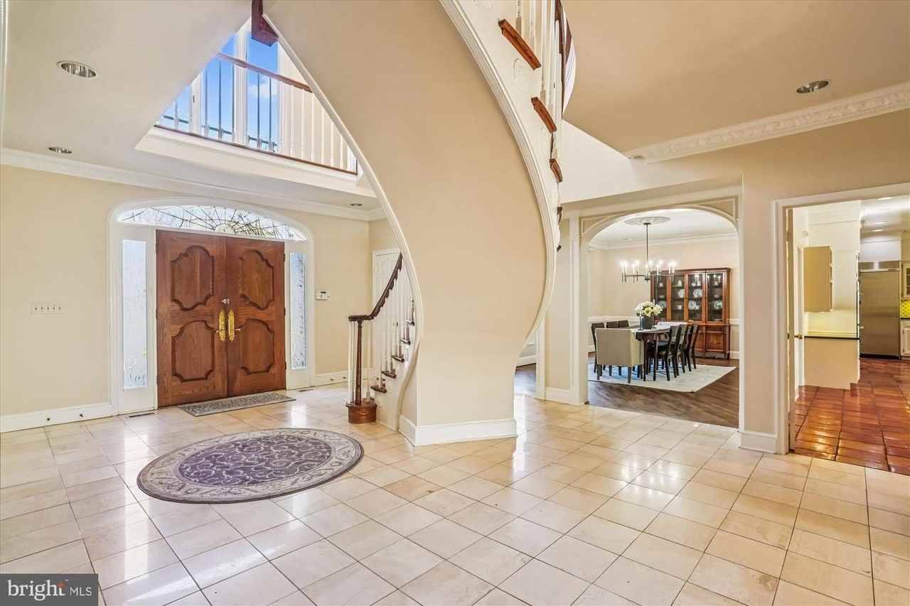 9939 Bentcross Dr - Photo 3 of 50