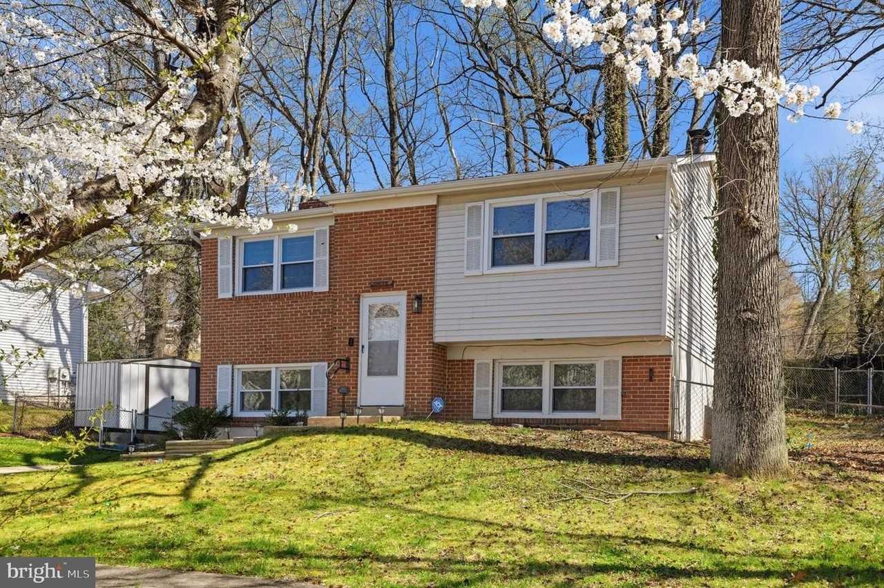 9518 Blanchard Dr - Photo 3 of 30