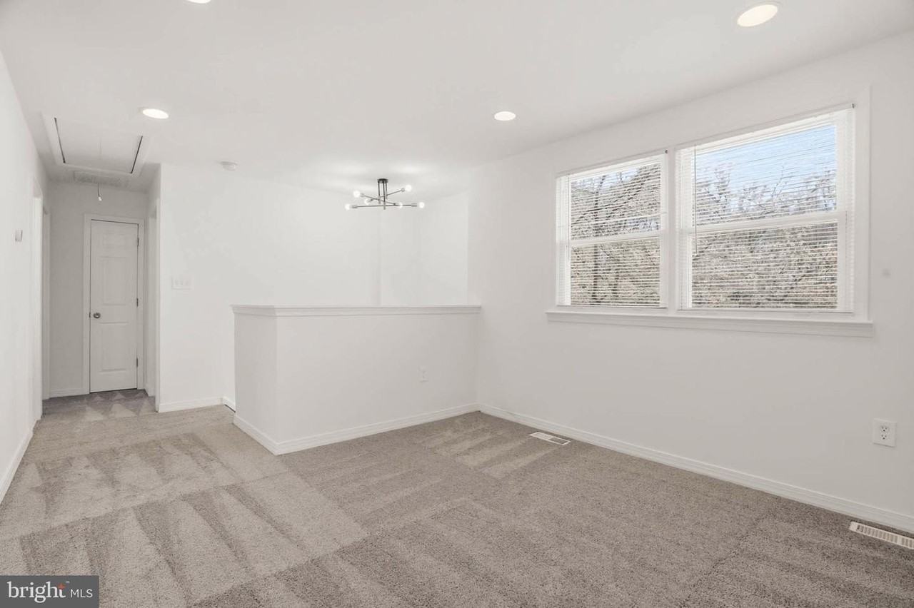 9518 Blanchard Dr - Photo 7 of 30