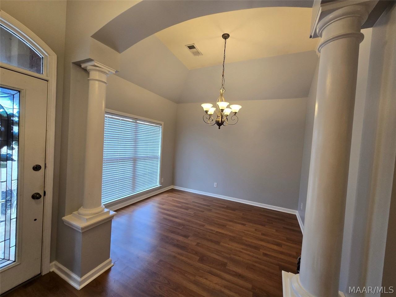 1032 E Poplar St - Photo 4 of 28