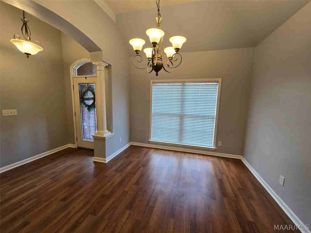 1032 E Poplar St - Photo 5 of 28