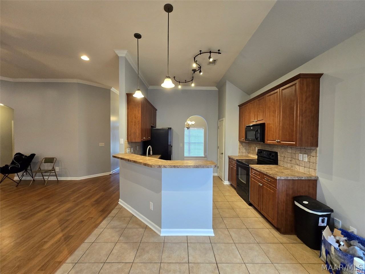 1032 E Poplar St - Photo 7 of 28