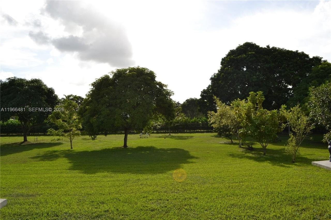 5425 Sw 190th Ave #1 - Photo 2 of 50