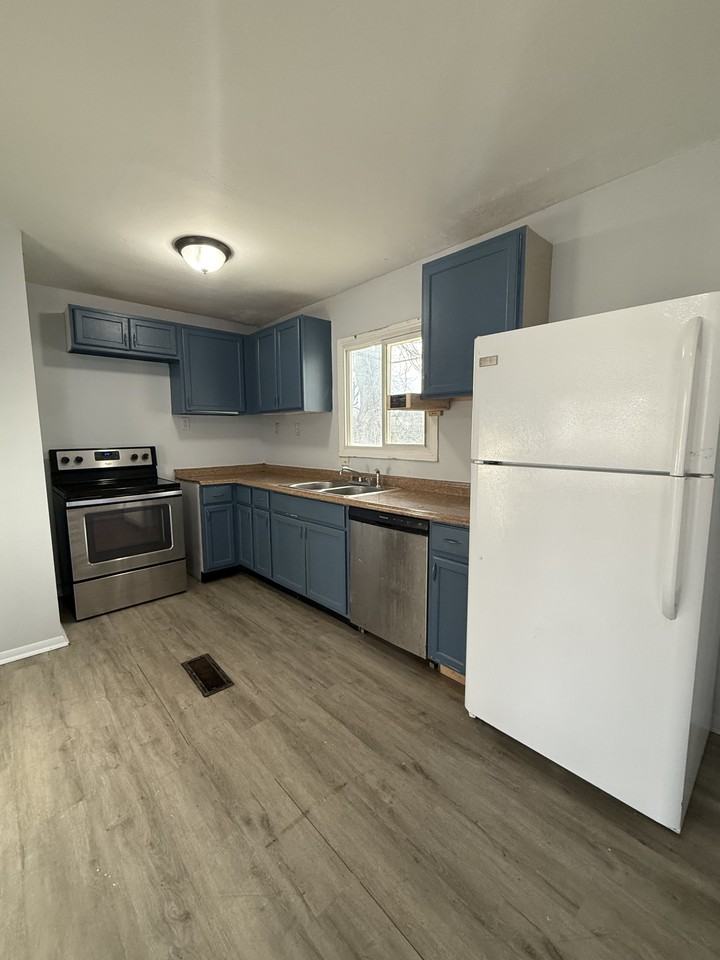 3138 Midvale Dr #1 - Photo 3 of 12