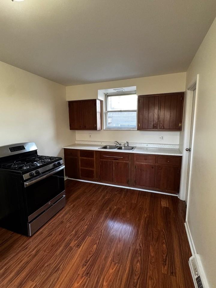 3735 Lovell Ave #3 - Photo 3 of 7