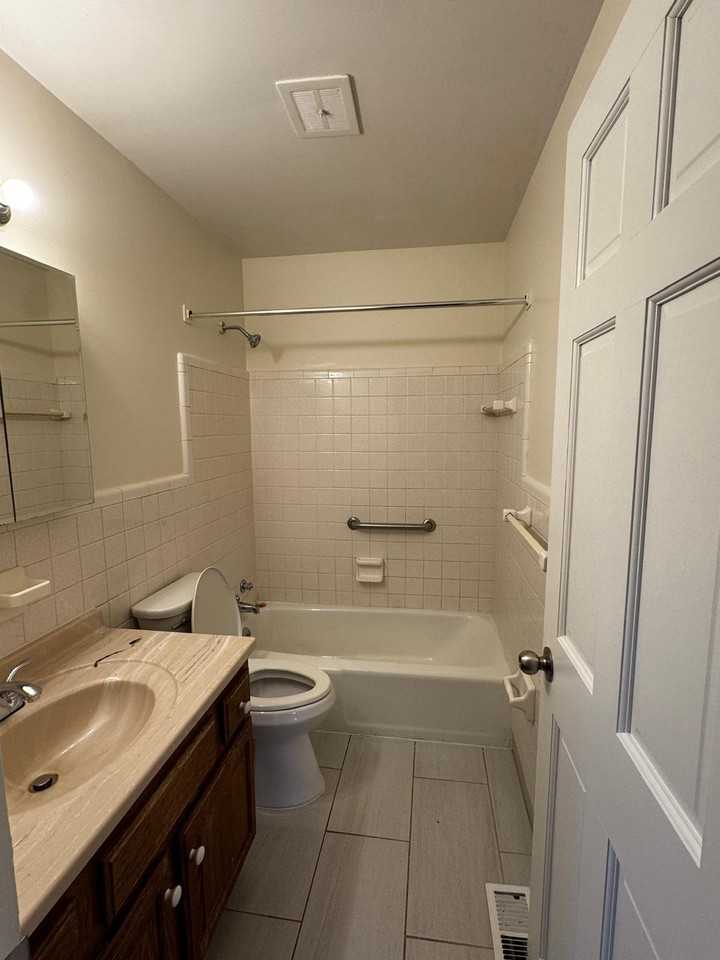 3735 Lovell Ave #3 - Photo 4 of 7