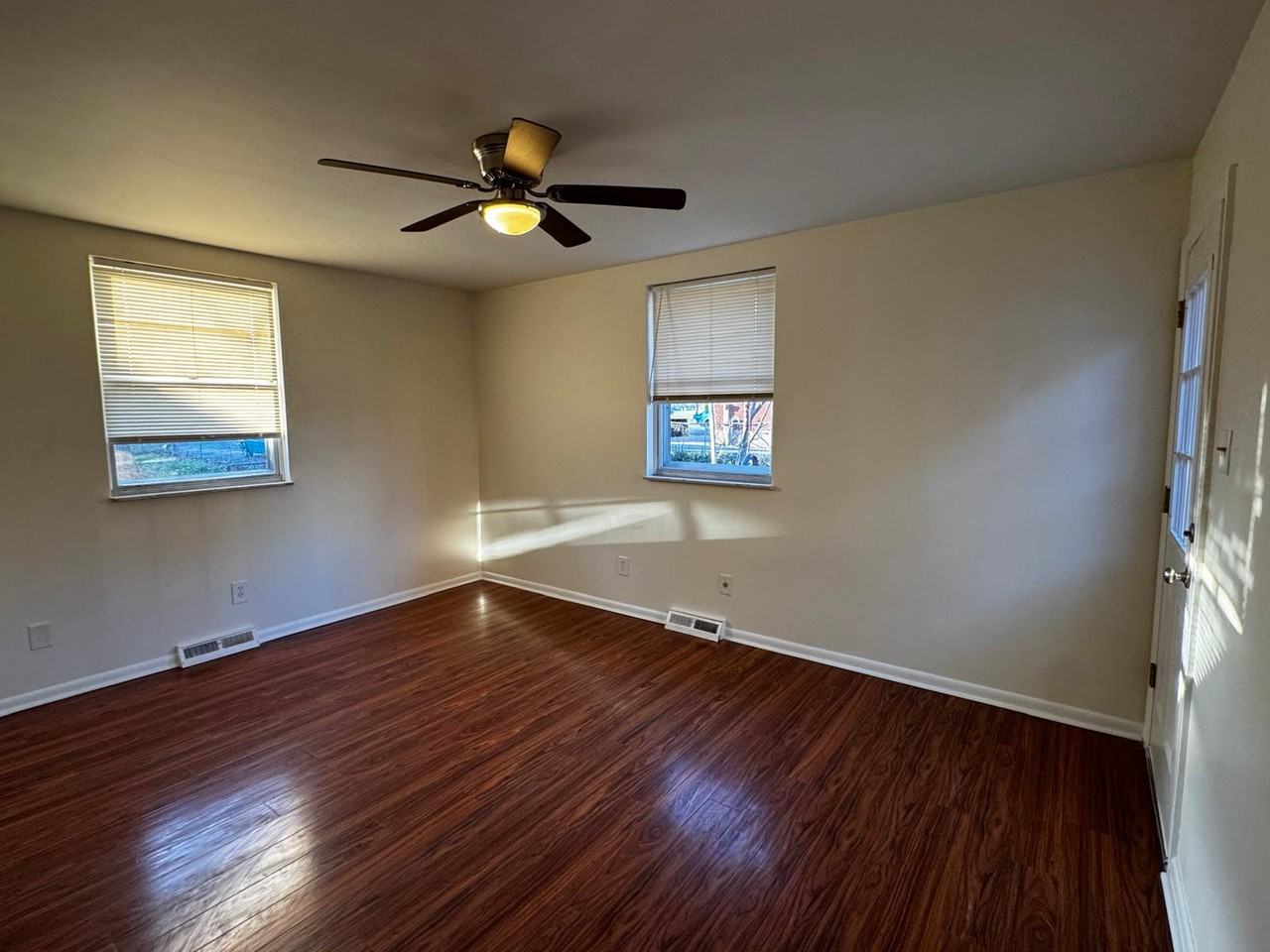 3735 Lovell Ave #3 - Photo 5 of 7
