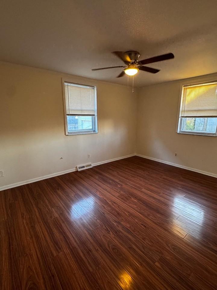 3735 Lovell Ave #3 - Photo 6 of 7