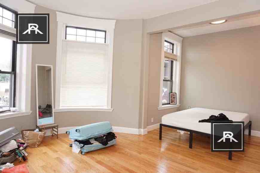 1910 Beacon St - Photo 7 of 10