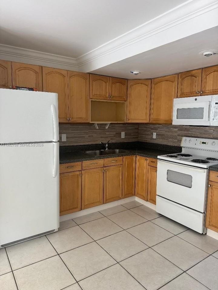 5309 W 22nd Ct #5309 - Photo 4 of 20