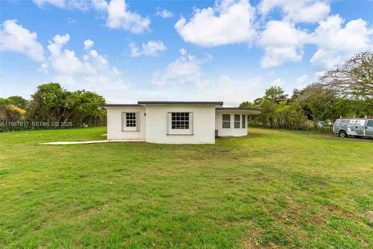 9840 Sw 60th St - Photo 5 of 37