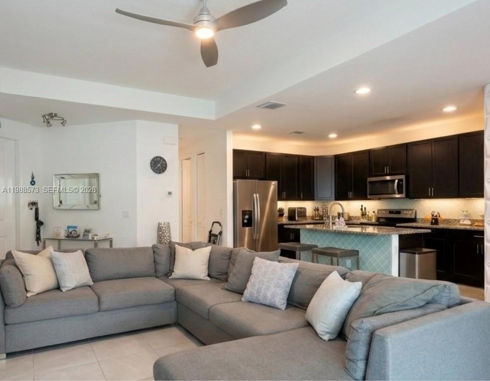 312 Nw 36th Ave - Photo 3 of 8