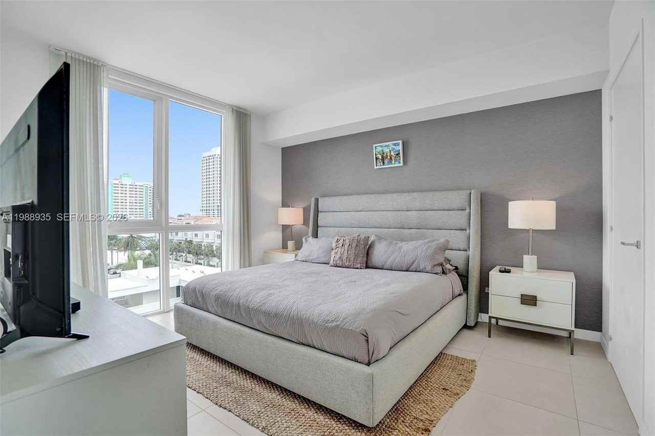 401 N Birch Rd #513 - Photo 4 of 37