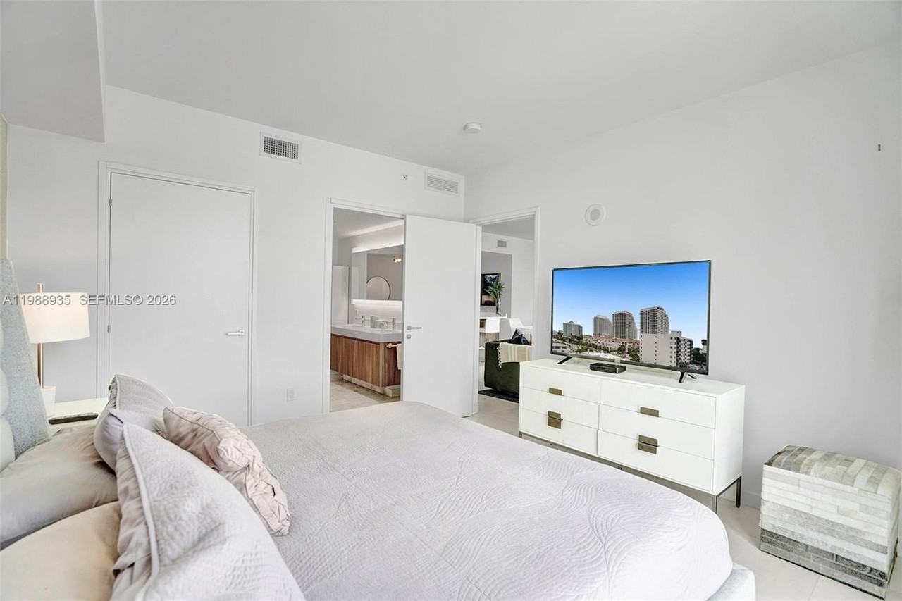 401 N Birch Rd #513 - Photo 7 of 37