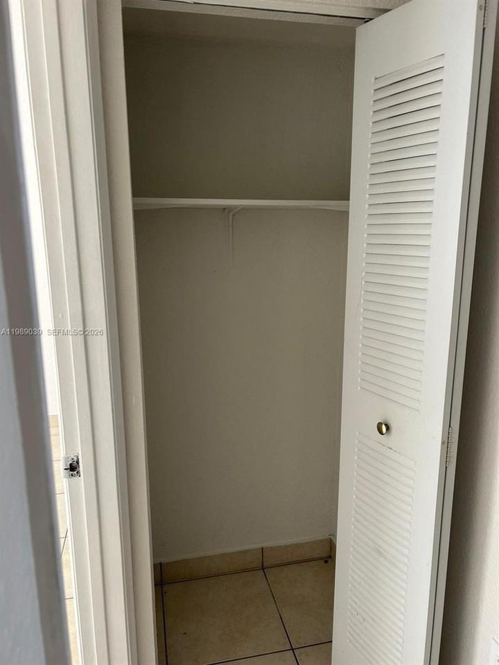 128 W 21st St #102 - Photo 3 of 10