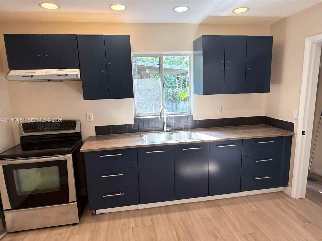 287 Ne 118th Ter #D - Photo 2 of 8