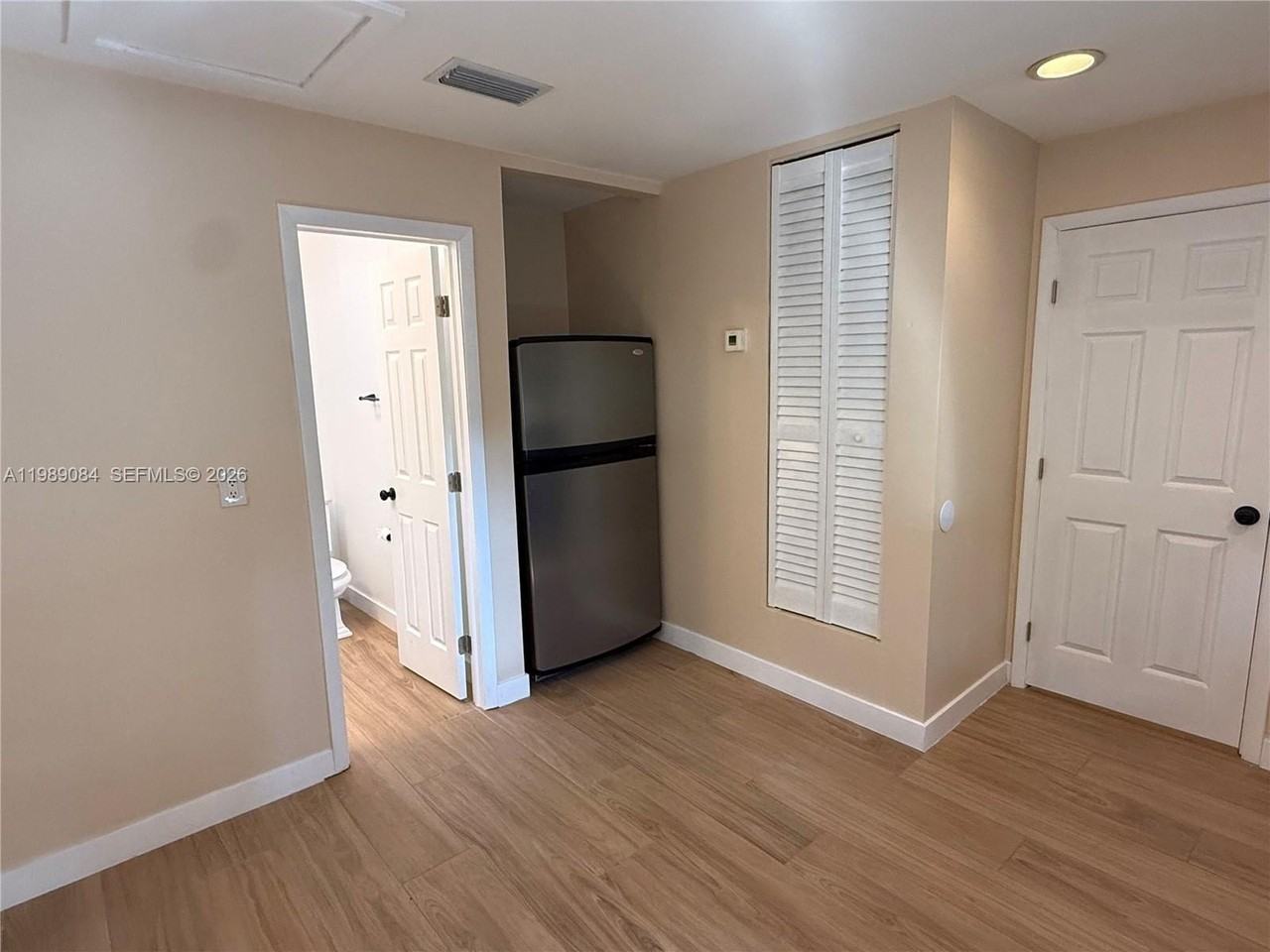 287 Ne 118th Ter #D - Photo 4 of 8