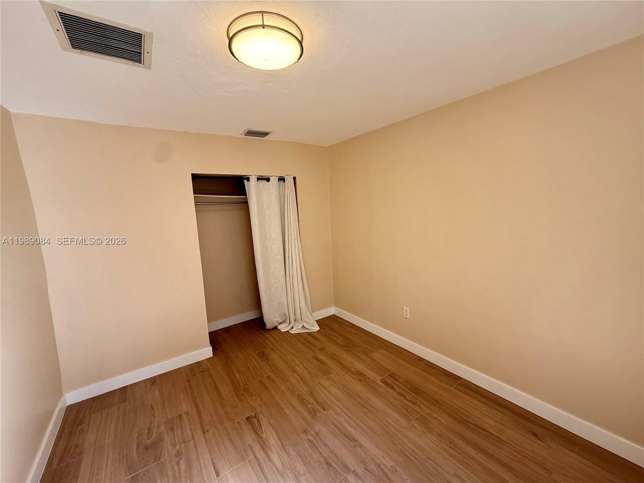 287 Ne 118th Ter #D - Photo 5 of 8