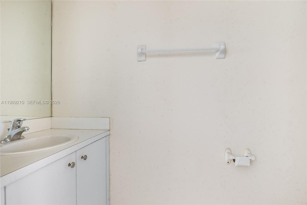 3360 Ne 14th Dr #107-30 - Photo 6 of 12