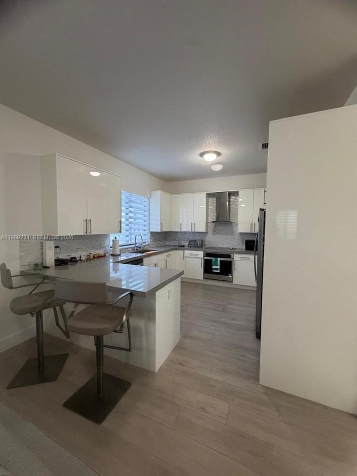 14651 Sw 21st St - Photo 4 of 24