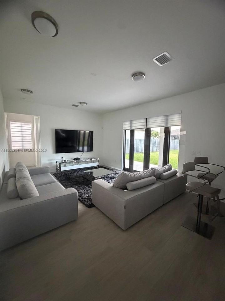 14651 Sw 21st St - Photo 5 of 24