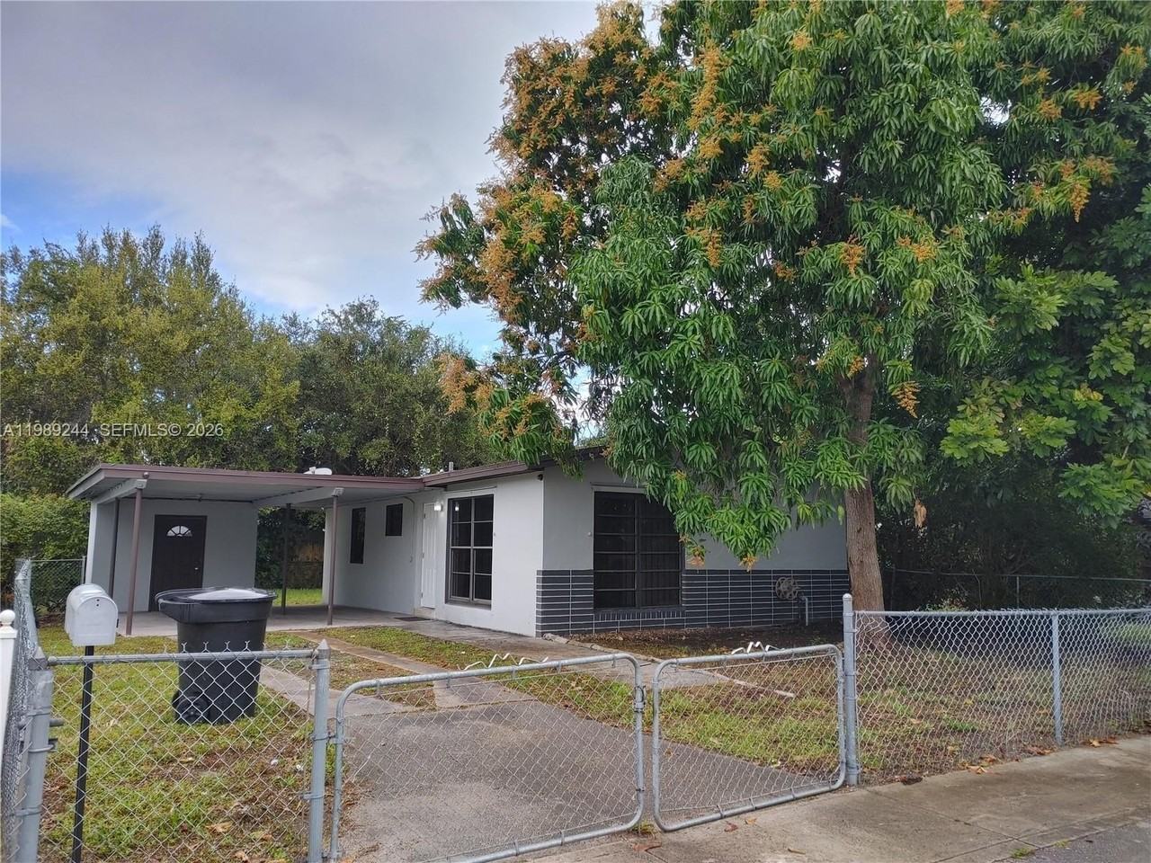 1501 Ne 151st Ter - Photo 2 of 36