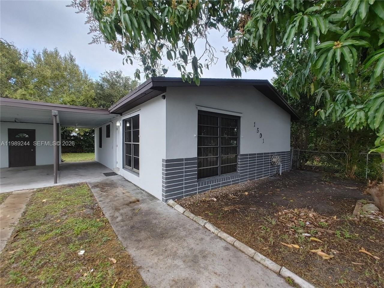 1501 Ne 151st Ter - Photo 3 of 36