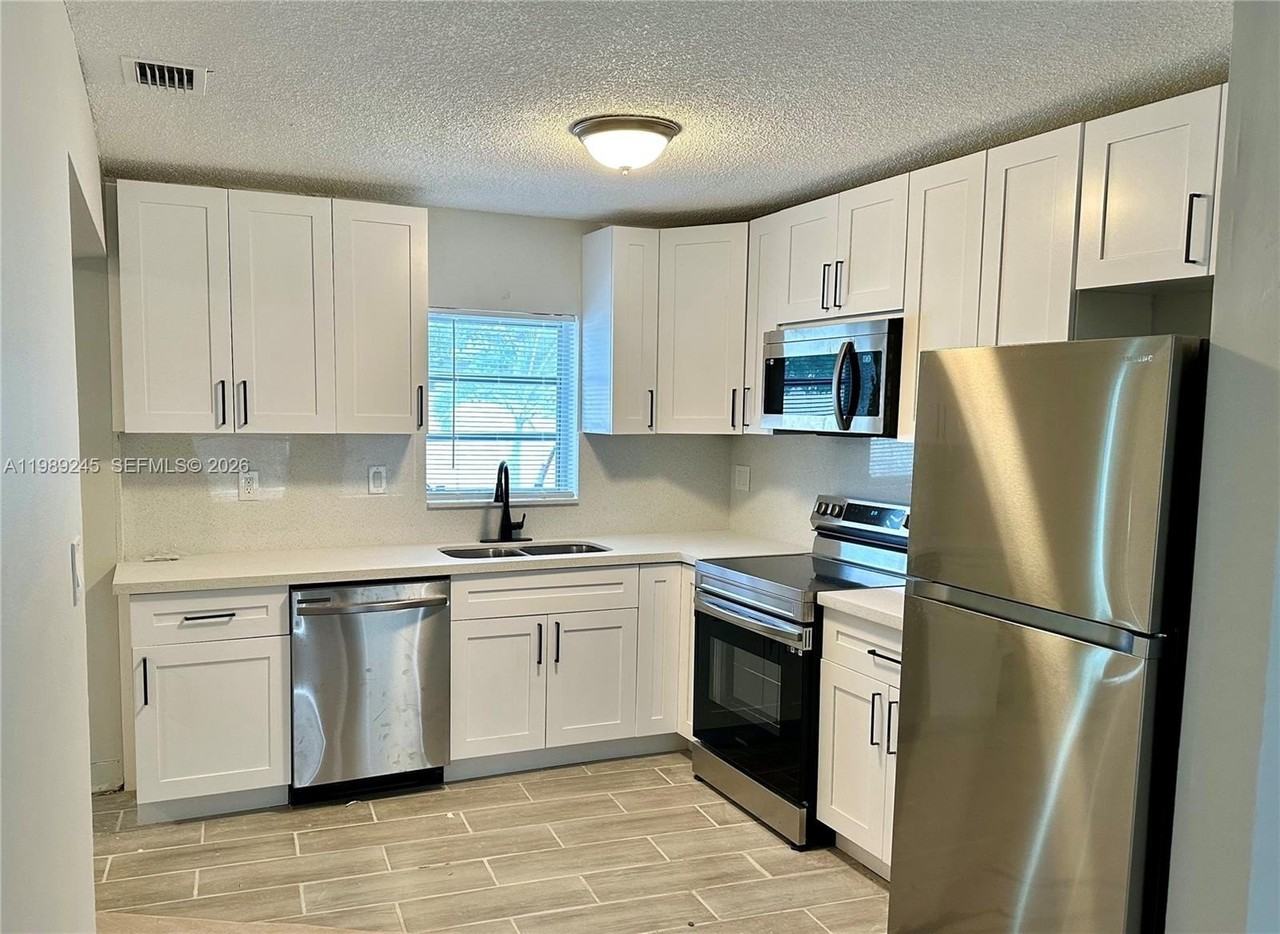 2600 Ne 8th Ave - Photo 2 of 13