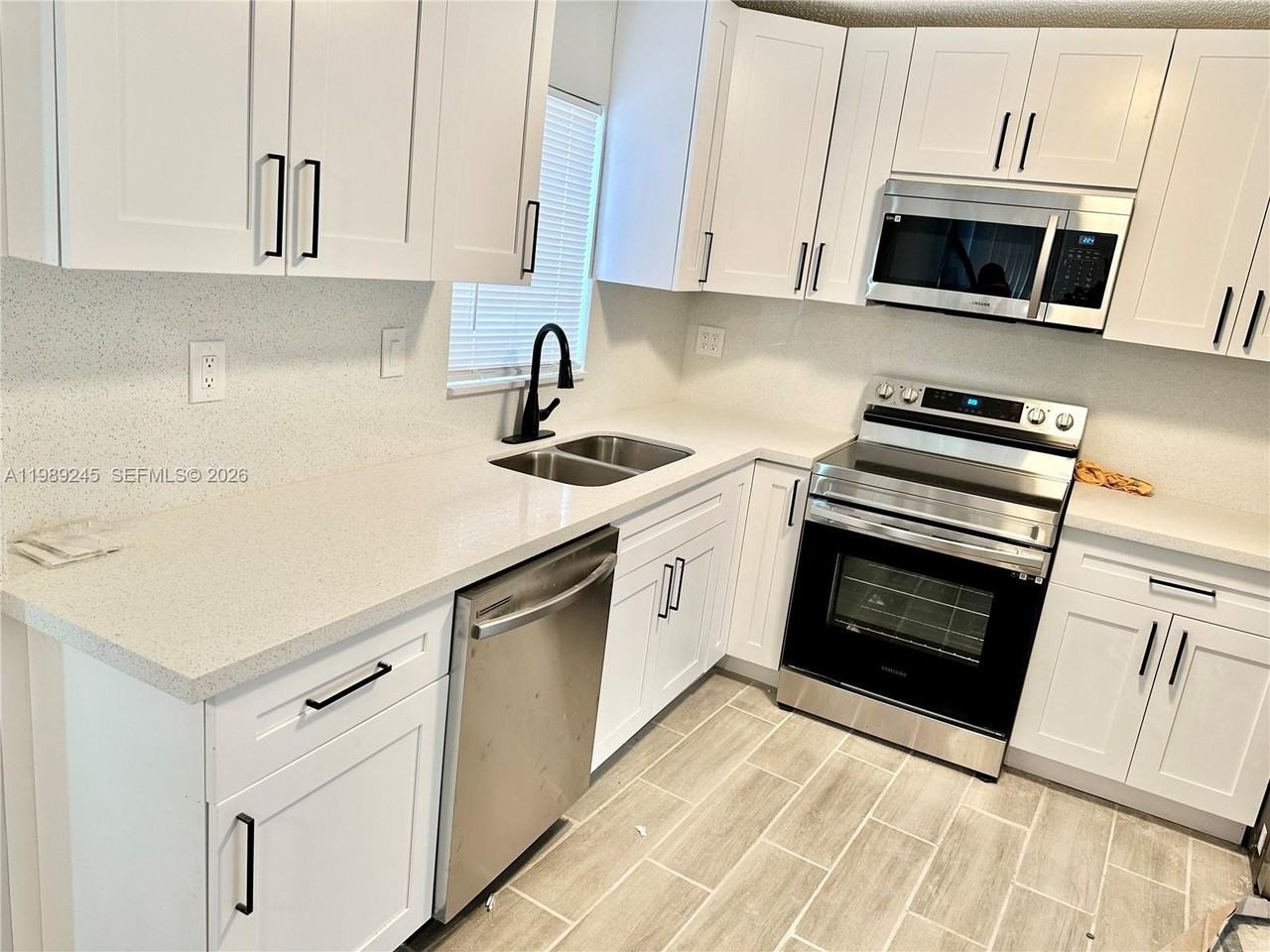 2600 Ne 8th Ave - Photo 3 of 13