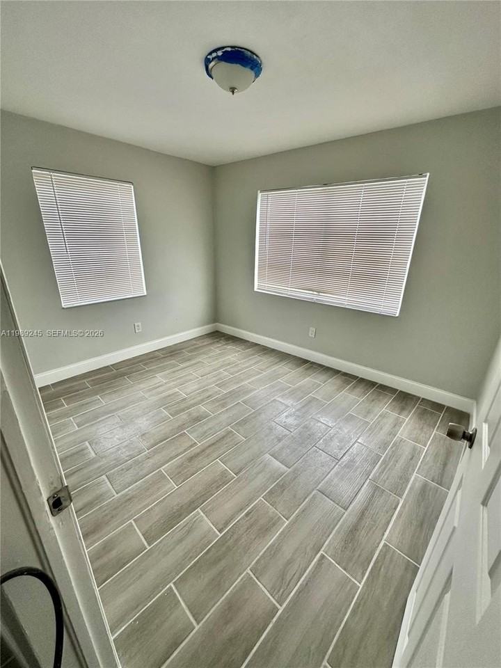 2600 Ne 8th Ave - Photo 6 of 13