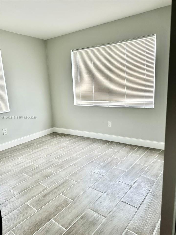 2600 Ne 8th Ave - Photo 7 of 13