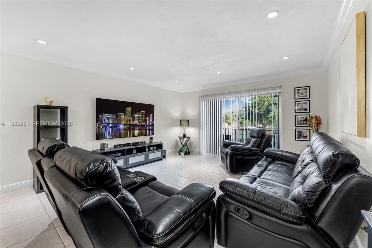 9437 Sw 76th St #V25 - Photo 7 of 30