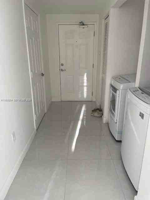 215 Sw 42nd Ave #602 - Photo 3 of 8