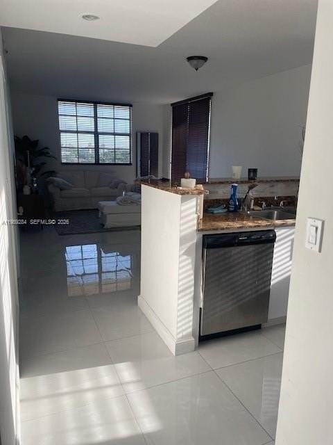 215 Sw 42nd Ave #602 - Photo 4 of 8