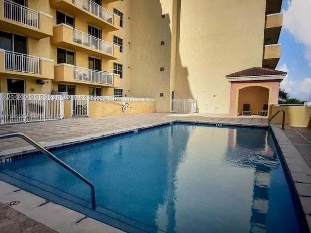 215 Sw 42nd Ave #602 - Photo 6 of 8