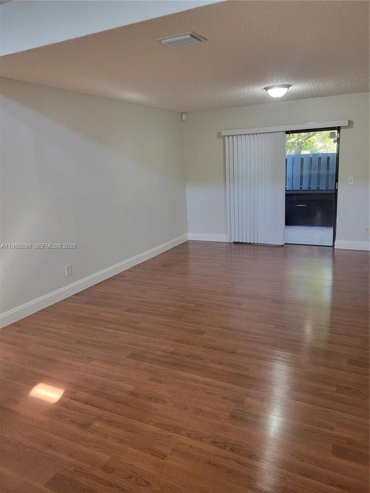 3621 Sw 69th Ter #23Z - Photo 7 of 19