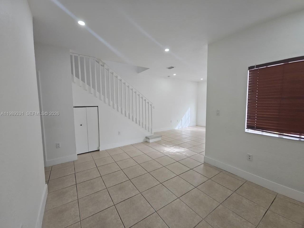 10919 Sw 182nd Ln - Photo 4 of 29