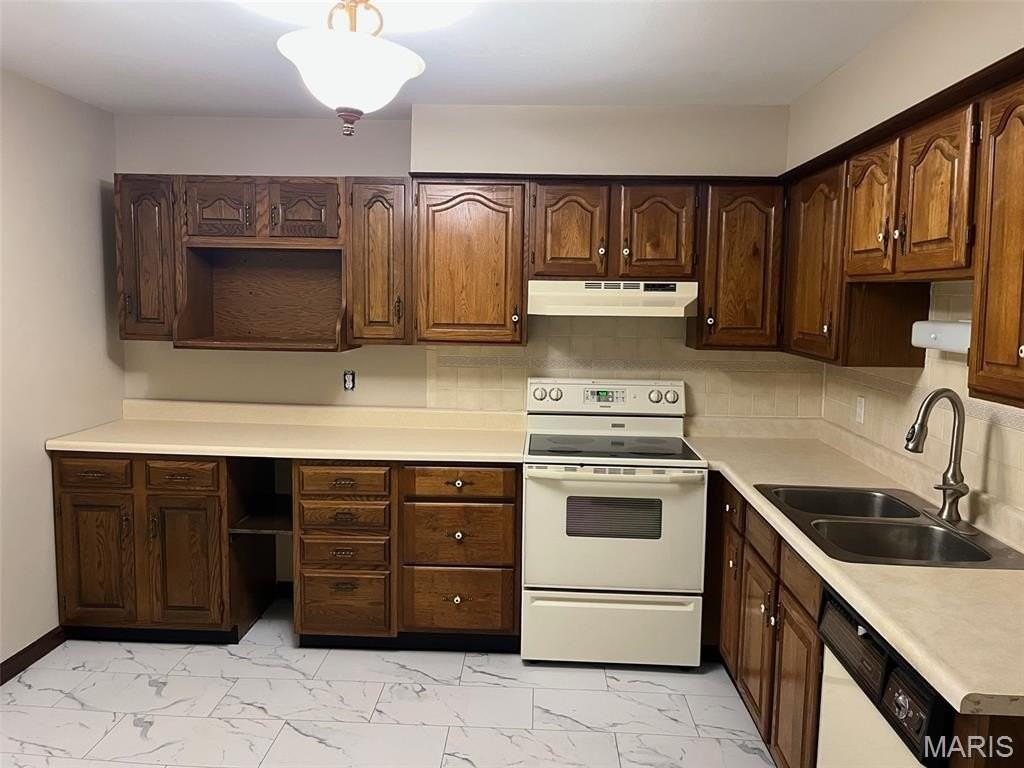 1040 Pinegate Dr - Photo 6 of 18