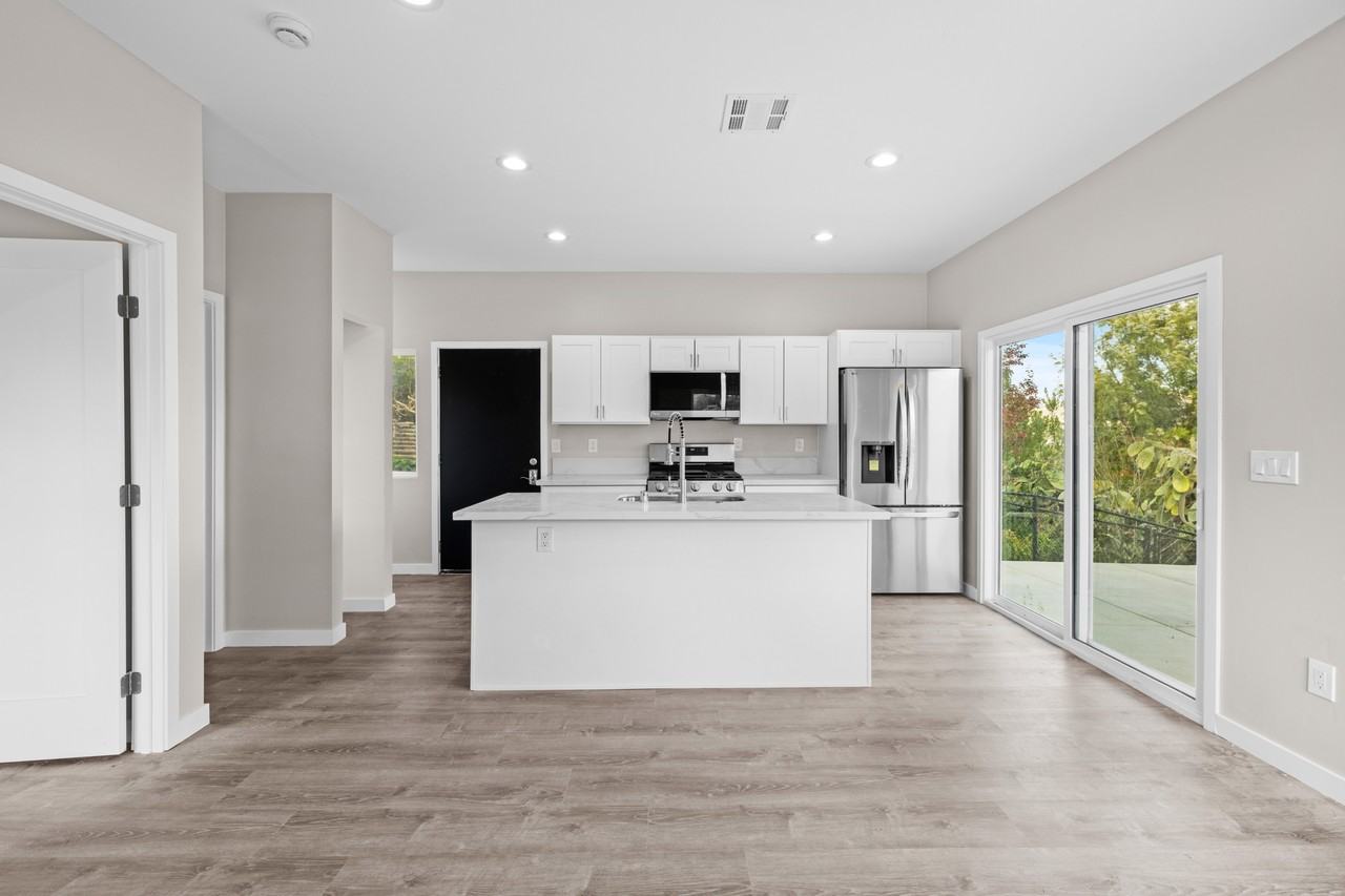 5564 Hamill Ave #1 - Photo 3 of 9